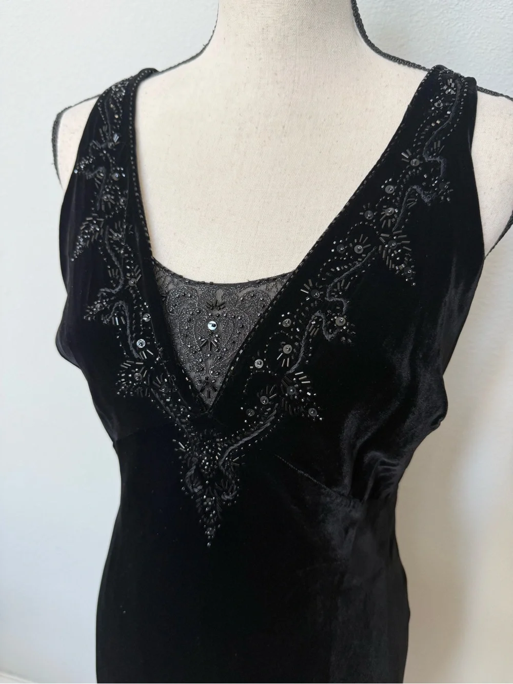 Jones New York Black Velvet Beaded V-Neck Midi Cocktail Dress